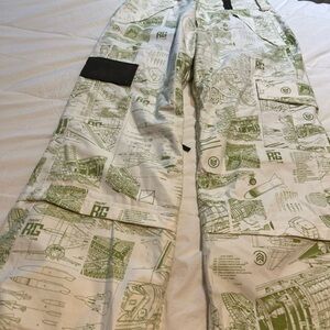 Vintage Burton Analog Men’s Rocket Design XL  Snowboarding VENTS CARGO pockets